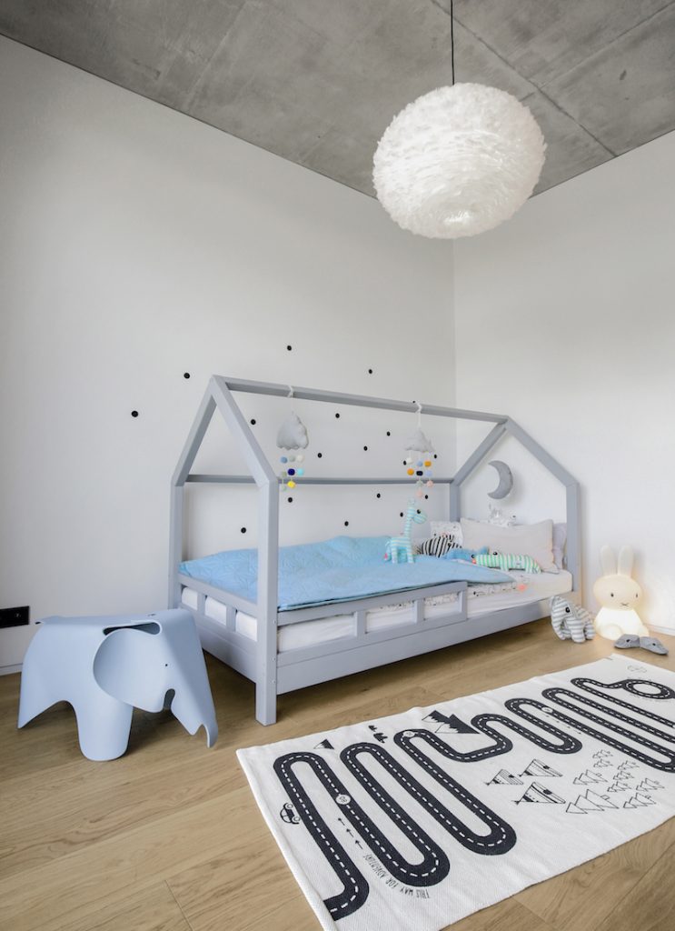 Detská izba s domčekovou posteľou