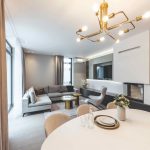 Príjemná svetlá luxusná obývačka
