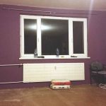 Pôvodný stav izby s fialovou stenou