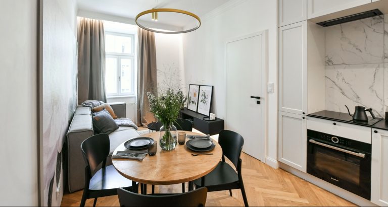 Aj nájomný byt môže byť bez kompromisov, funkčný a s interiérom z kvalitných materiálov