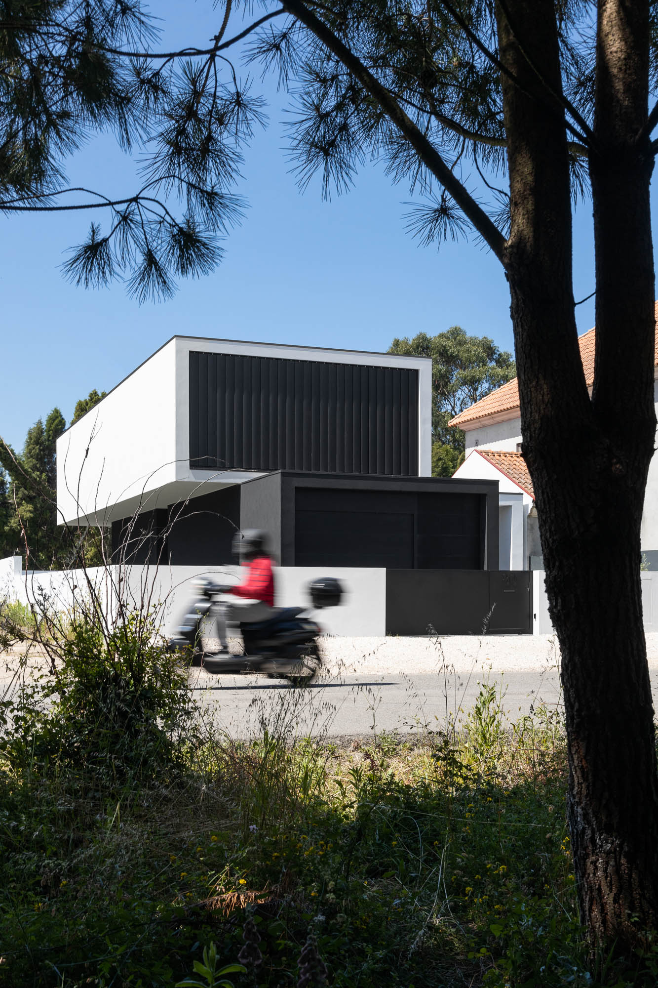 Casa Diagonal em Aveiro do atelier Frari com fotografia de Ivo T
