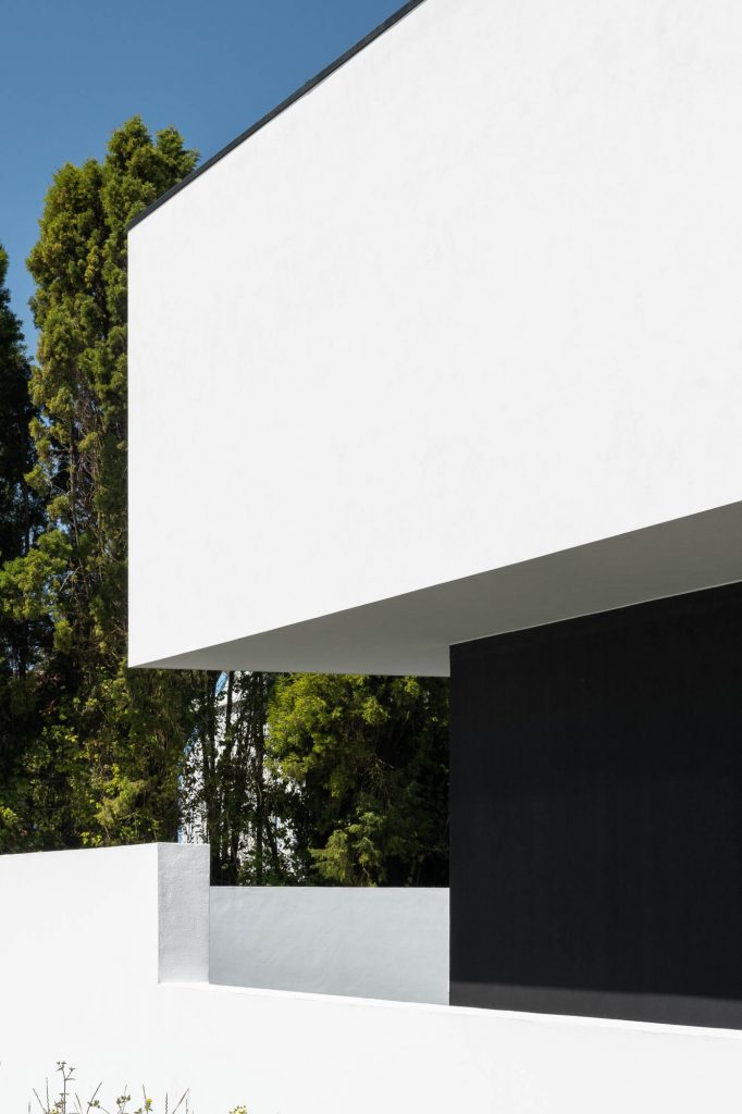 Moderná čiernobiela geometrická vila