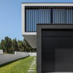 Moderná čiernobiela geometrická vila
