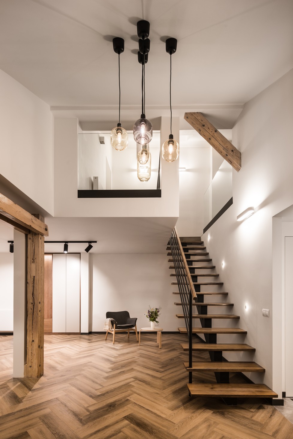 Hlavným cieľom bola modernizácia mezonetového bytu a zlepšenie jeho technického stavu.