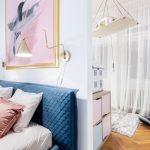 Farebný nízkonákladový štýlový interiér bytu pre dámy