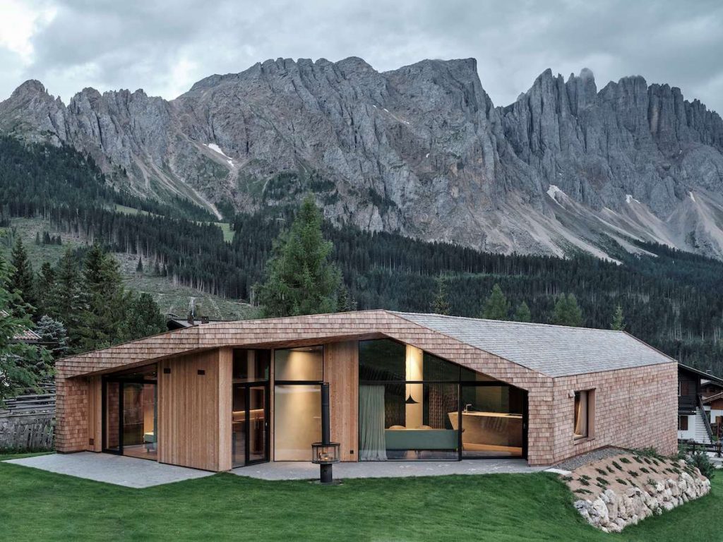 Alpská horská moderná geometrická chata