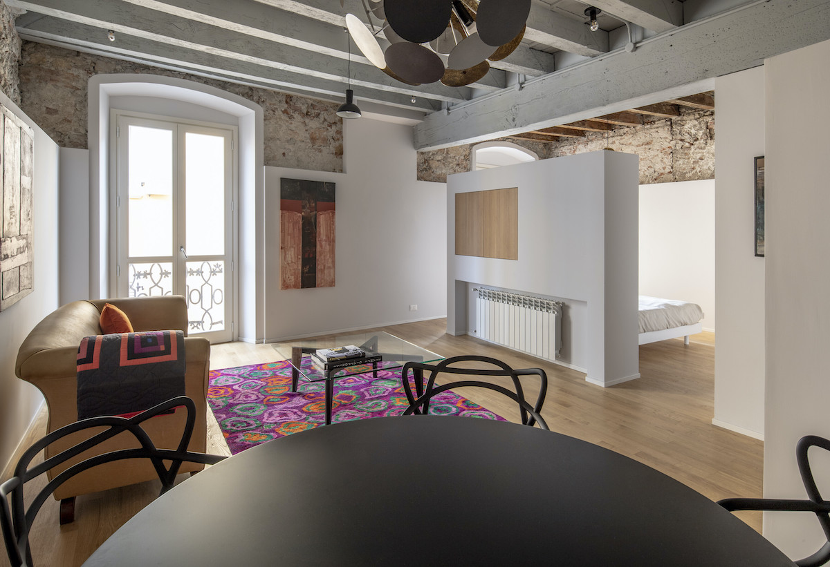 Cieľom architektonického riešenia bolo pripomenúť veľkorysú atmosféru pôvodných priestorov a pritom vytvoriť čitateľnú a funkčnú vnútornú dispozíciu.