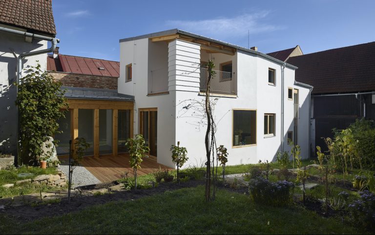 Novostavba moderného rodinného domu vo vidieckom štýle