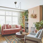 Farebná obývačka s pracovným kútom