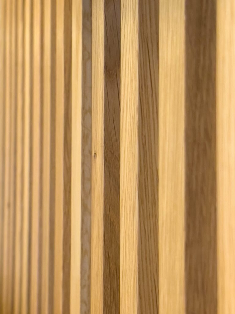drevený lištový obklad