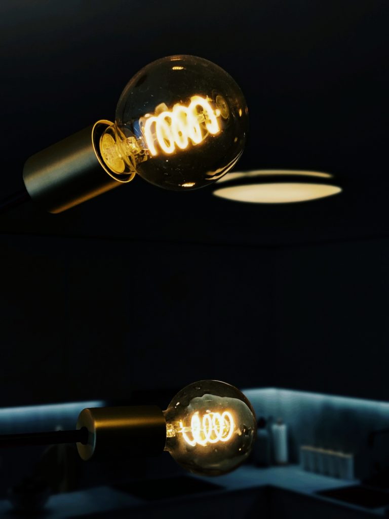 Detail na dizajnovú žiarovku