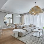 Moderná dizajnová obývačka s jedálňou v béžových odtieňoch
