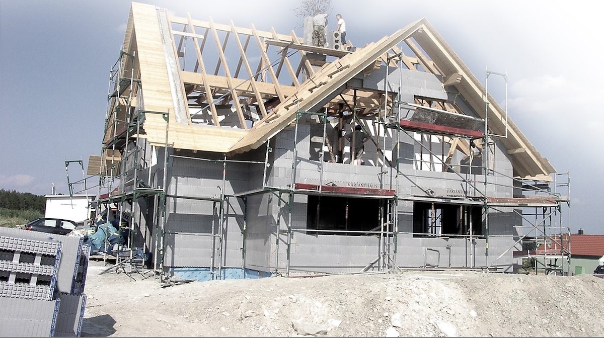 VARIAN-HAUS hrubá stavba. 