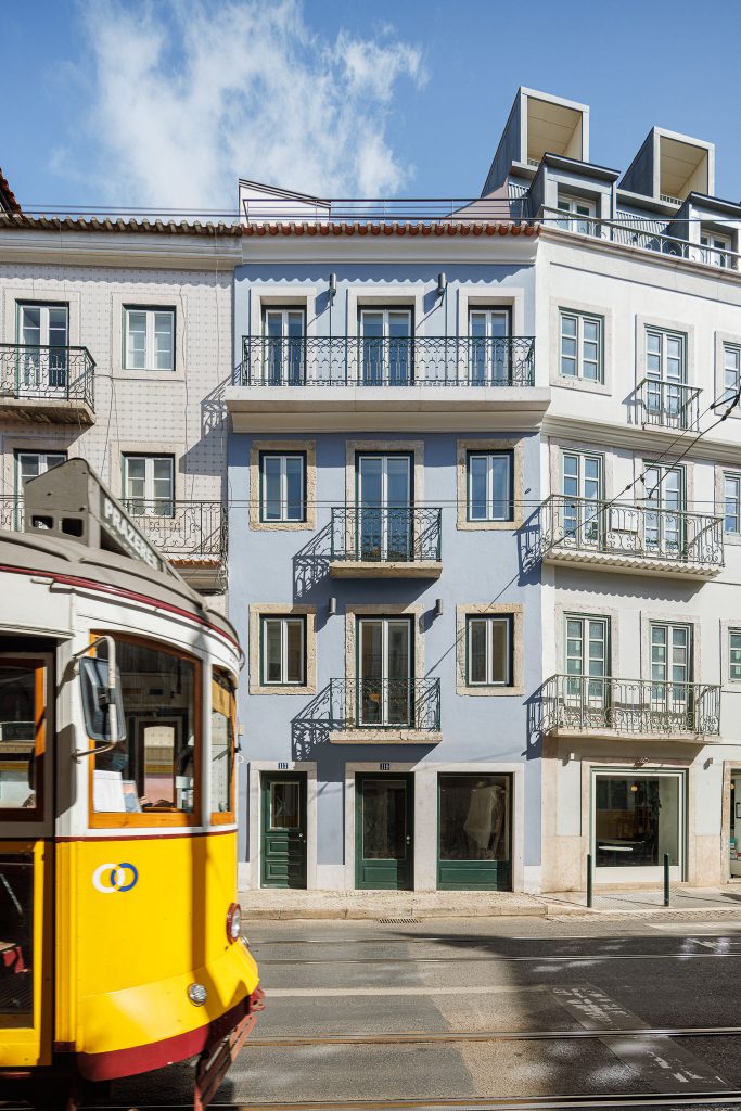 Lisabonský úzky štvorpodlažný dom s históriou po rekonštrukcii