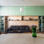 Starší rekonštruovaný byt v modernom prevedení s mentolovou obývacou stenou