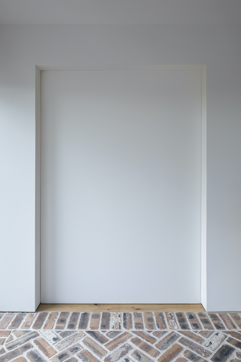 Architekti sa pohrali aj s tým, ako budú vyzerať dvere do jednotlivých miestností.