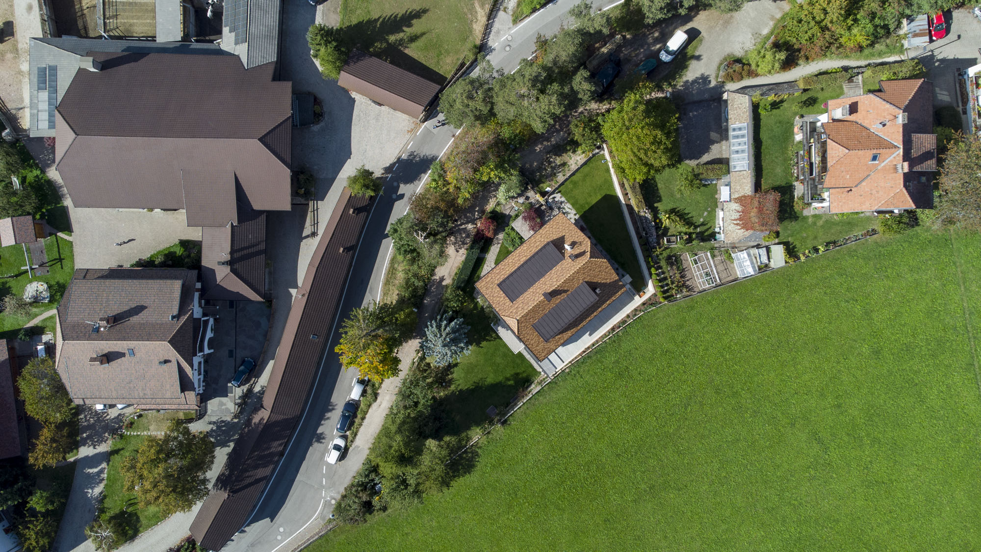 Základným konceptom dizajnu je súčasná interpretácia tradičnej architektúry južného Tirolska.