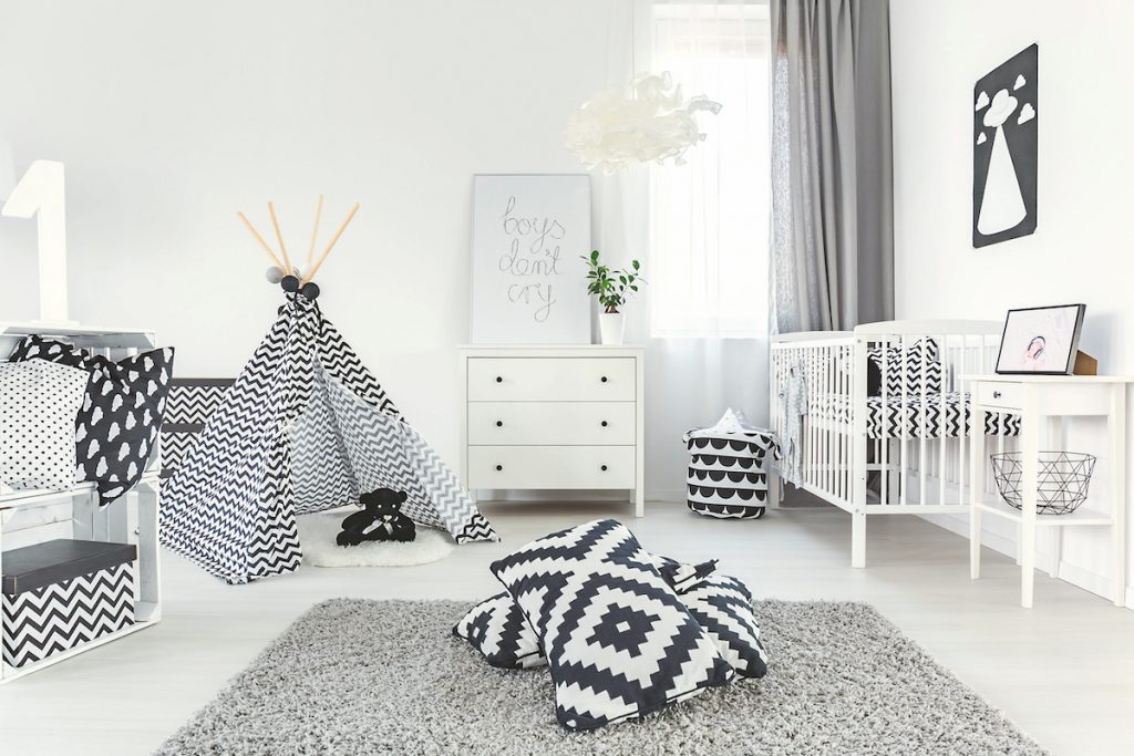 Čiernobiela moderná dizajnová detská izba v škandinávskom štýle