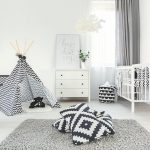 Čiernobiela moderná dizajnová detská izba v škandinávskom štýle