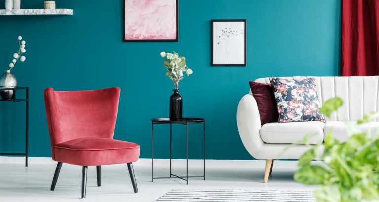 Nebojte sa výrazných živých farieb v interiéri! Treba však vedieť, ako ich použiť