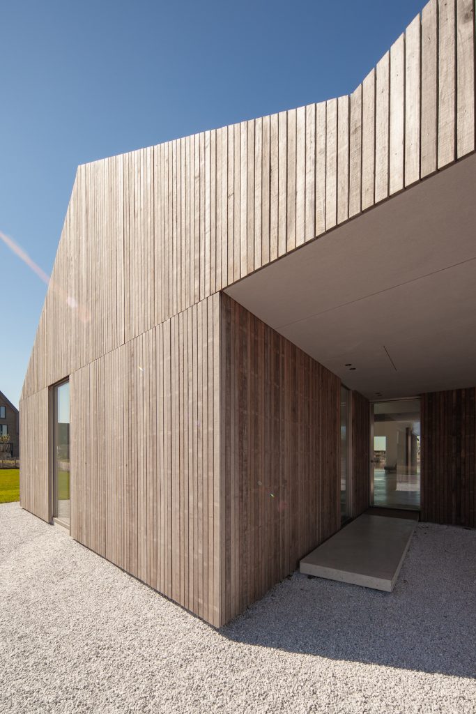 Energeticky sebestačný jednopodlažný moderný bungalov s minimalistickým interiérom