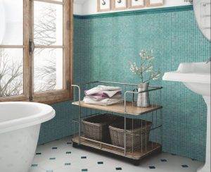 Zelený mozaikový obklad v kúpeľni