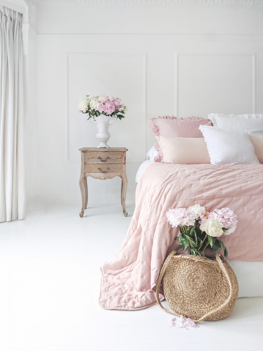 Ružová romantická spálňa