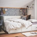 Podkrovná spálňa s hemmes posteľou