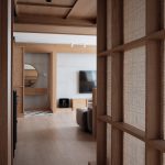 Priestranný byt s moderným dizajnovým dreveným interiérom