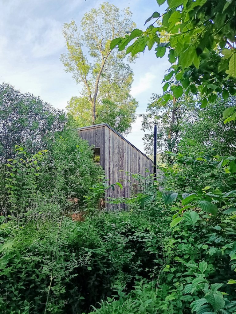 Tri domčeky uprostred sadov na Šumave s krásnym výhľadom