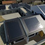 Dom s integrovanými solárnymi panelmi