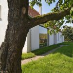 Exteriér domu so stromami - Rodinný dom Mníšek pod Brdy