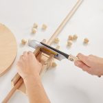 DIY Vianočný drevený stromček: Výroba konárov z okrúhlych drevených tyčí