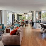 Obytný priestor na prízemí s kuchyňou, jedálňou, obývačkou a rodinným kútikom - Projekt Straight to the Point v Izraeli
