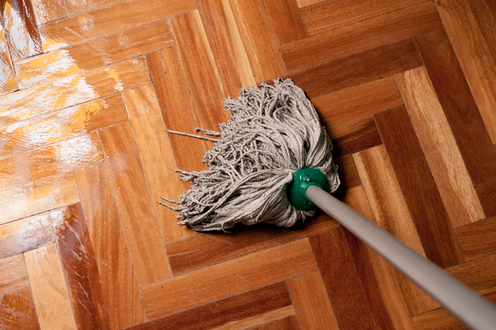 Ako vyčistiť drevené podlahy bez chémie