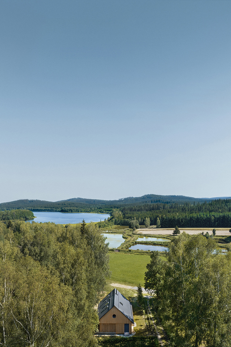 Už vopred bolo jasné, že stredobodom projektu bude pôsobivý výhľad na Lipno, v pozadí s vrcholmi Smrčiny a Hraničníka.