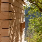 Detail drevenej fasády - Drevená pustovňa Hermitage Cabin v Taliansku