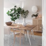 Jedáleň - Svetlý byt s minimalistickým interiérom influencerky Laury Wolter