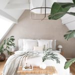 Spálňa - Svetlý byt s minimalistickým interiérom influencerky Laury Wolter