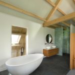 Kúpeľňa - Drevený dom s fasádou z recyklovaného dreva v Holandsku