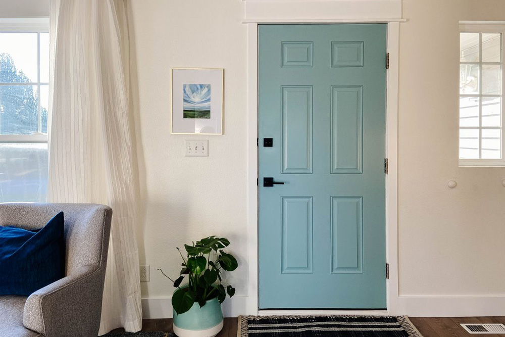Maľované interiérové dvere v tyrkysovej farbe