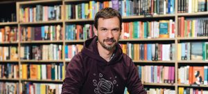 Riaditeľ kníhkupectva Martinus Michal Meško: Knihy máme doma takmer všade. Je dôležité, ako sa ukladajú