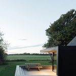 Terasa so záhradou - Nieby Crofters Cottage v Nemecku