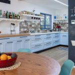Kuchyňa - Drevený rodinný dom One of a Kind v Izraeli