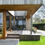 Terasa - Drevený dom s fasádou z recyklovaného dreva v Holandsku