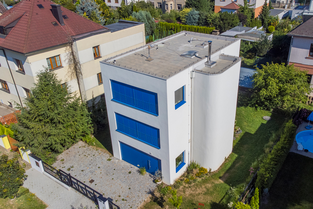 Exteriér domu z nadhľadu - Trojpodlažný dom v Českých Budějoviciach