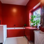Červená kúpeľňa - Trojpodlažný dom v Českých Budějoviciach