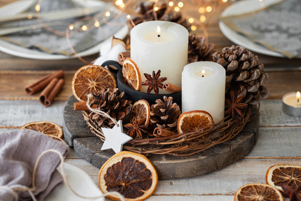 Jednoduchá vianočná dekorácia so sušenými pomarančmi