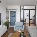Obývačka s pracovňou - Vysnívaný byt architektky v Izraeli
