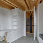 Izba s bielym nábytkom - Pasívny rodinný dom v obci Malé Kyšice